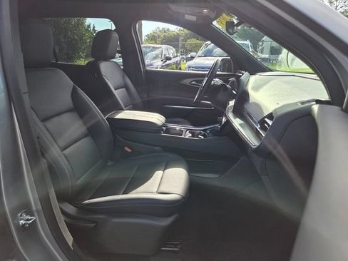 Used 2025 Chevrolet Traverse LT AWD/4WD image 22