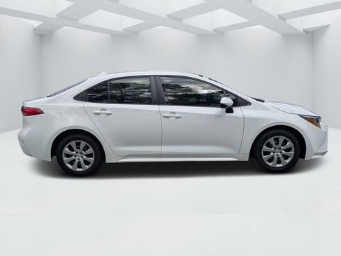 Used 2023 Toyota Corolla LE FWD image 2