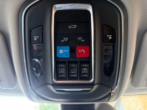 Used 2021 Jeep Grand Cherokee L Limited AWD/4WD image 31