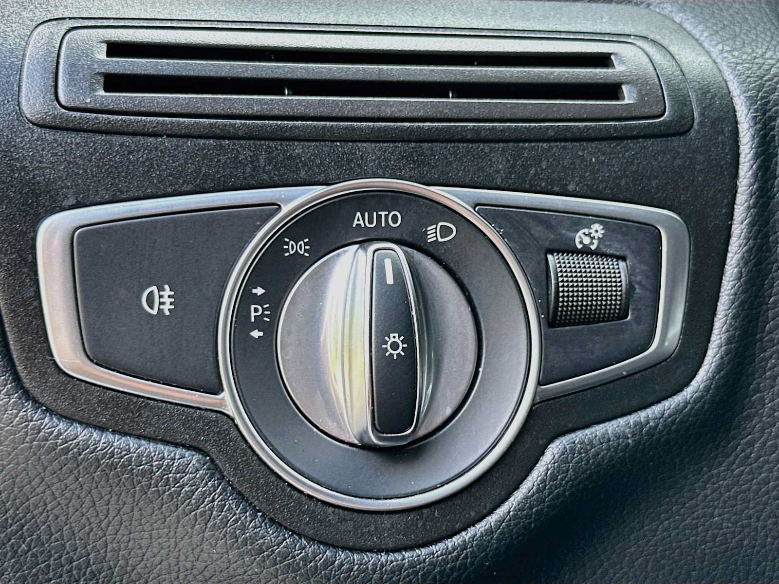 Used 2019 Mercedes-Benz GLC 300 image 10