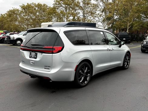 New 2026 Chrysler Pacifica Limited w/ Uconnect Theater Family Group FWD image 8