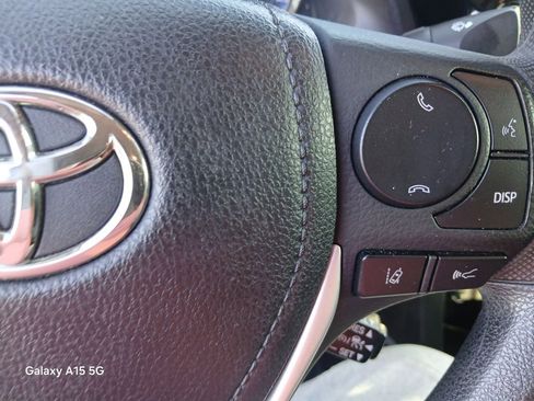 Used 2018 Toyota Corolla LE FWD image 28