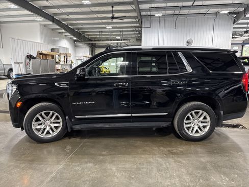 Used 2023 GMC Yukon SLT w/ SLT Premium Package AWD/4WD image 5