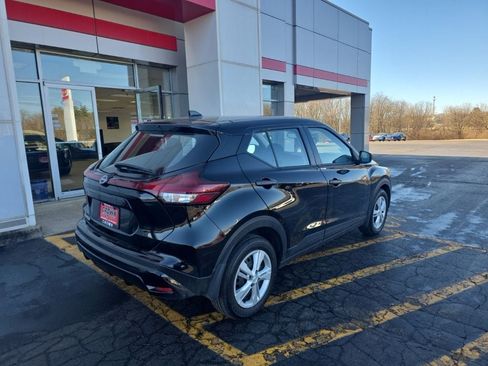 Certified 2025 Nissan Kicks Play S image 3