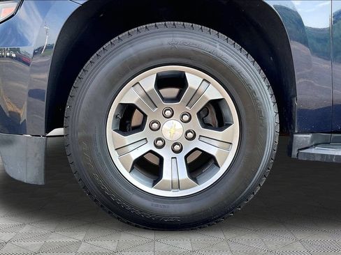 Used 2018 Chevrolet Tahoe LS w/ Enhanced Driver Alert Package RWD image 37