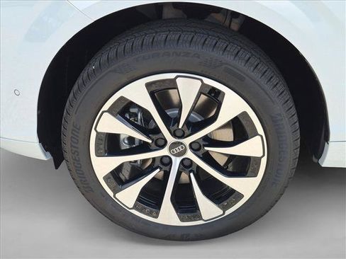 New 2026 Audi Q3 quattro 2.0T AWD/4WD image 9