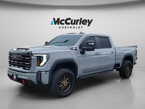 Used 2024 GMC Sierra 3500 AT4 w/ Technology Package AWD/4WD image 3