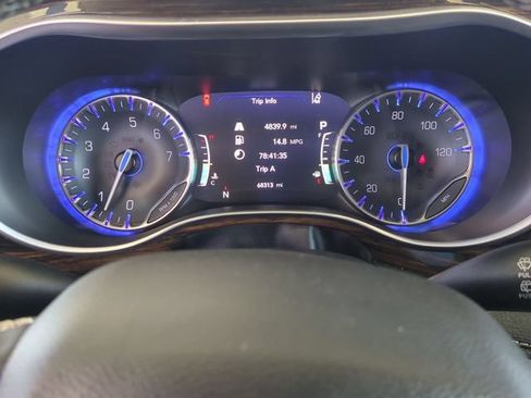 Used 2023 Chrysler Pacifica Limited FWD image 14