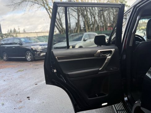 Used 2018 Lexus GX 460 image 23