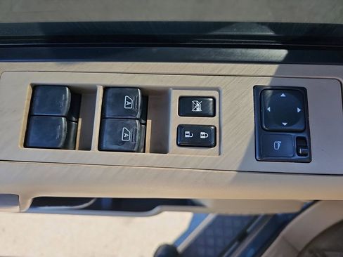 Used 2013 Nissan Titan SV w/ SV Premium Utility Pkg image 30