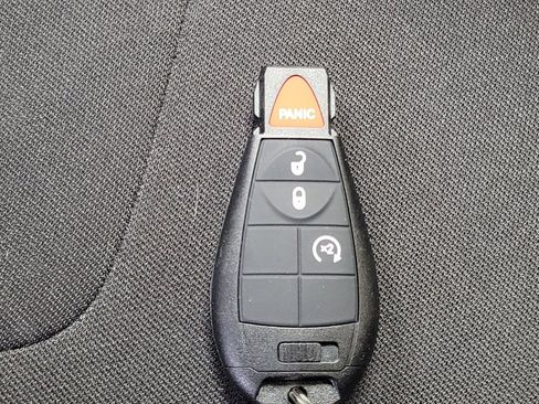 Used 2019 Jeep Cherokee Latitude w/ Popular Appearance Group image 32