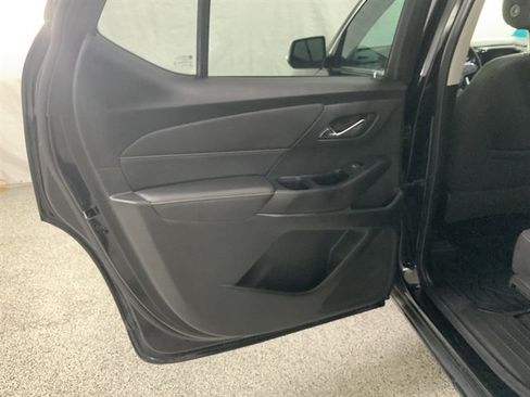 Used 2021 Chevrolet Traverse LT w/ LPO, Floor Liner Package AWD/4WD image 16
