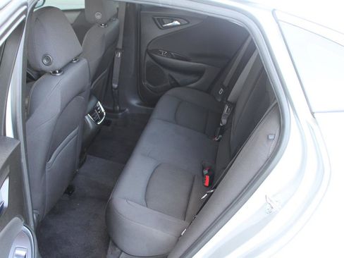 Used 2022 Chevrolet Malibu LT image 32