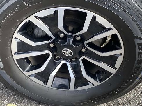 Used 2023 Toyota Tacoma TRD Sport image 32