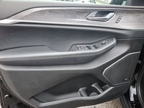 Certified 2024 Jeep Grand Cherokee L Limited image 12