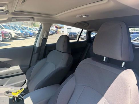 Used 2025 Subaru Crosstrek 2.0i Premium image 12