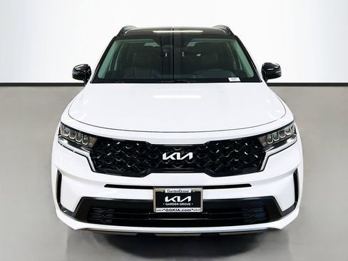 Certified 2022 Kia Sorento S w/ Panoramic Sunroof Package image 2