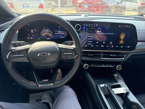 Used 2025 Chevrolet Equinox EV RS image 22