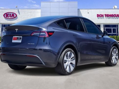 Used 2024 Tesla Model Y Long Range AWD/4WD image 4