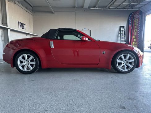 Used 2005 Nissan 350Z Touring image 11