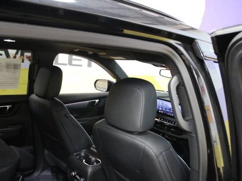 Used 2025 Buick Enclave Sport Touring w/ Power Package AWD/4WD image 10