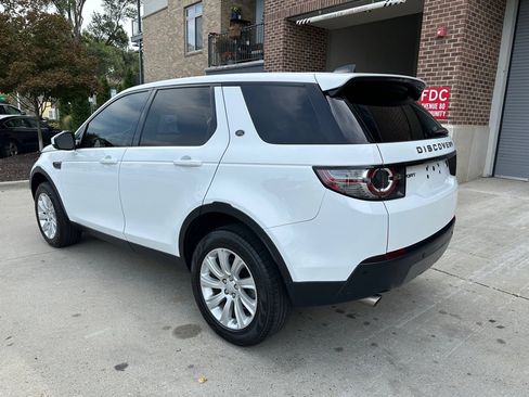 Used 2019 Land Rover Discovery Sport SE image 5