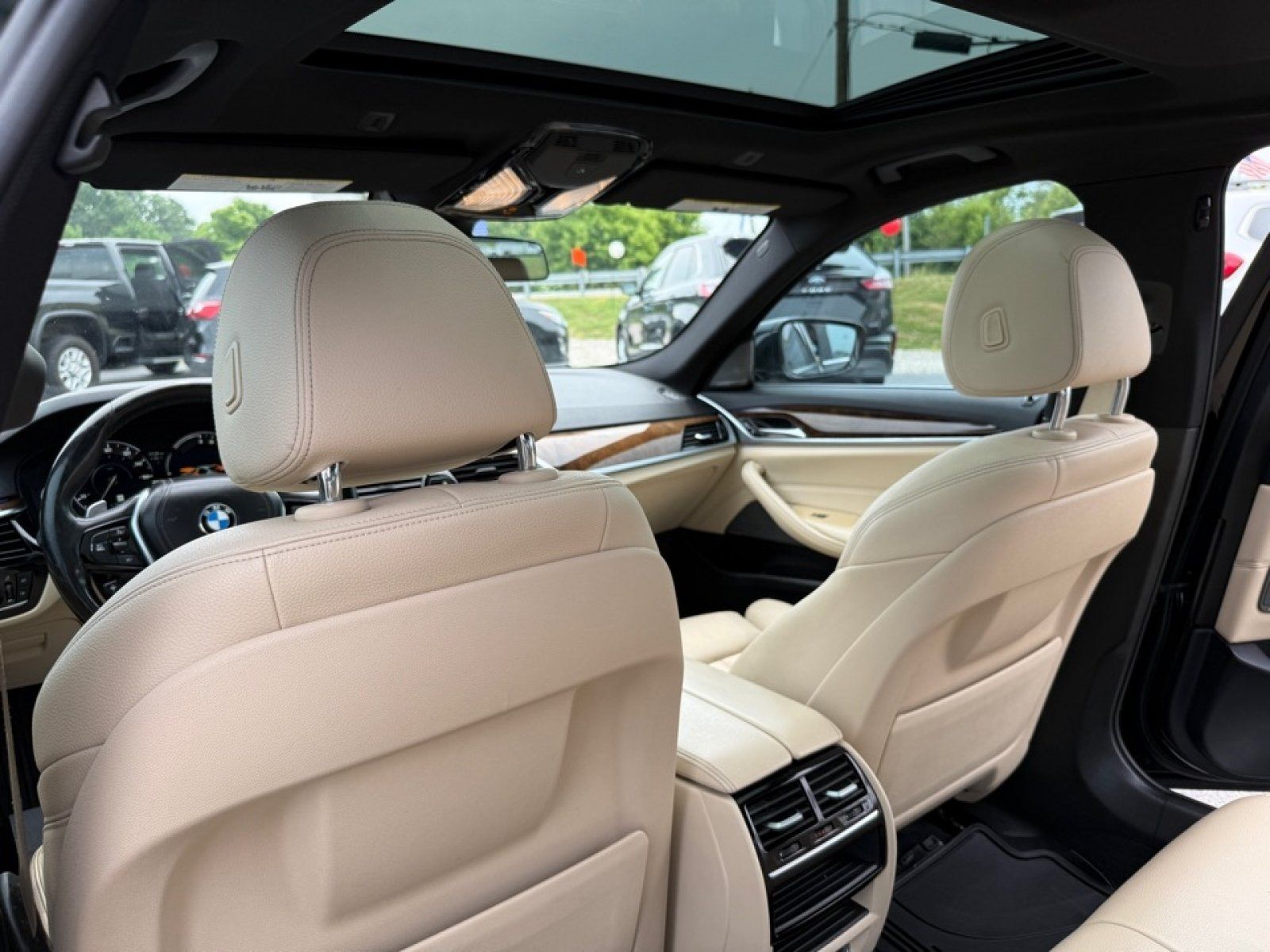 Used 2019 BMW 530e xDrive w/ Convenience Package AWD/4WD image 31