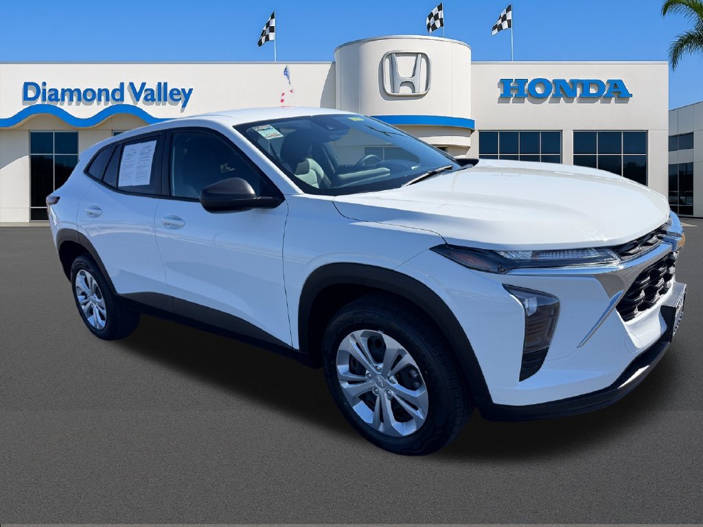 Used 2025 Chevrolet Trax LS FWD 360° Tour
