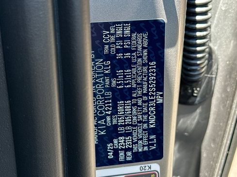 New 2025 Kia Niro EX image 23