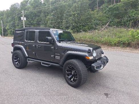 Used 2018 Jeep Wrangler Unlimited Sahara AWD/4WD image 1