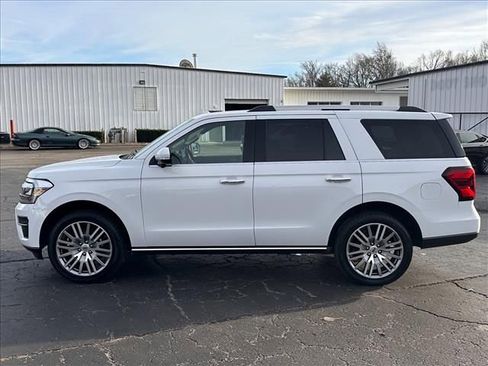 Used 2023 Ford Expedition Limited image 7