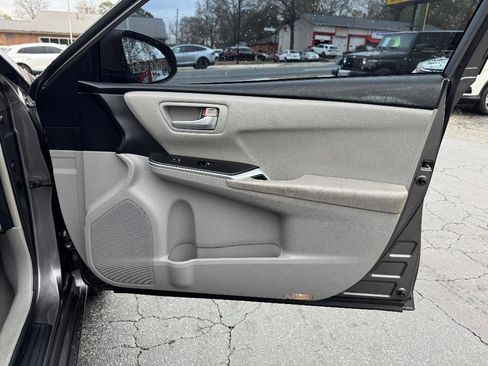 Used 2015 Toyota Camry LE image 21