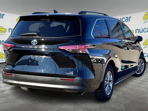 Used 2022 Toyota Sienna LE image 6