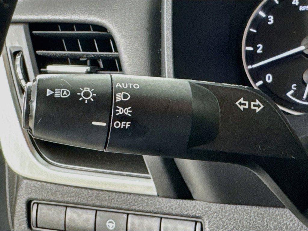 Used 2025 Nissan Rogue SV FWD image 12