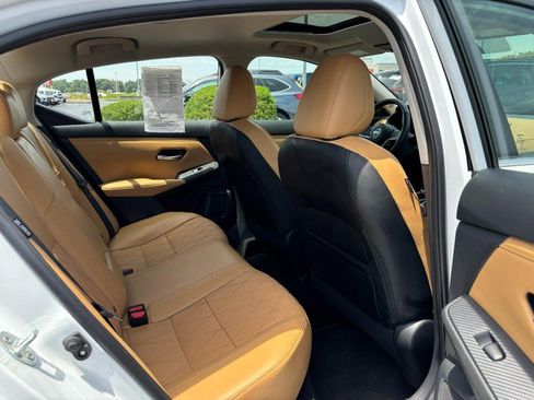 Used 2023 Nissan Sentra SV w/ SV Premium Package FWD image 10