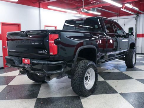 Used 2024 Chevrolet Silverado 2500 High Country w/ High Country Premium Package AWD/4WD image 7