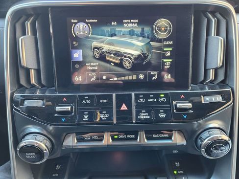 Used 2025 Lexus LX 700h Overtrail w/ Accessory Package (Z1) image 18