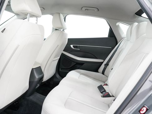 Used 2022 Hyundai Sonata SE w/ Cargo Package FWD image 13