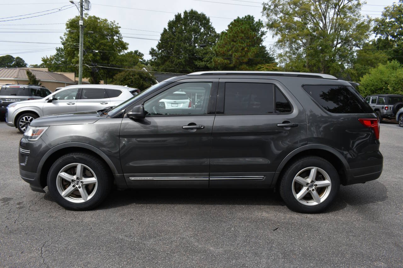 Used 2019 Ford Explorer XLT FWD image 3