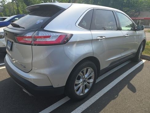 Used 2019 Ford Edge Titanium w/ Equipment Group 301A AWD/4WD image 20