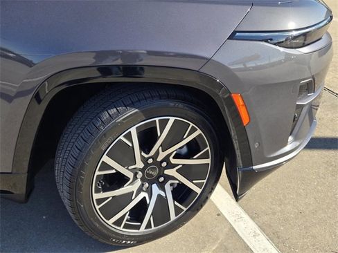 Used 2025 Jeep Wagoneer S Limited image 6