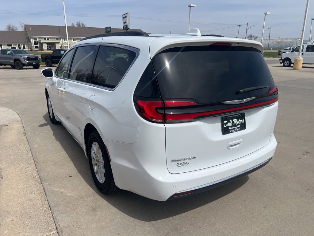 Used 2022 Chrysler Pacifica Touring-L FWD image 7