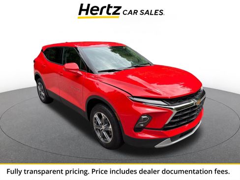 Used 2025 Chevrolet Blazer LT FWD image 1