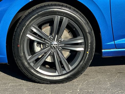 Used 2024 Volkswagen Jetta SE w/ Panoramic Sunroof Package image 32