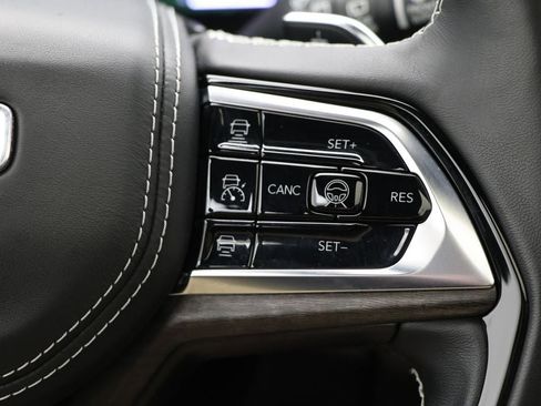Used 2023 Jeep Grand Cherokee Overland w/ Advanced Protech Group III AWD/4WD image 21