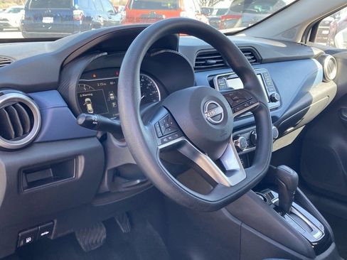 Used 2025 Nissan Versa SV image 8