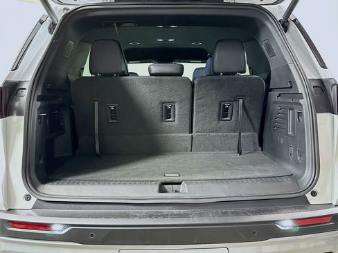 Used 2025 Chevrolet Traverse LT w/ Driver Confidence Package image 16