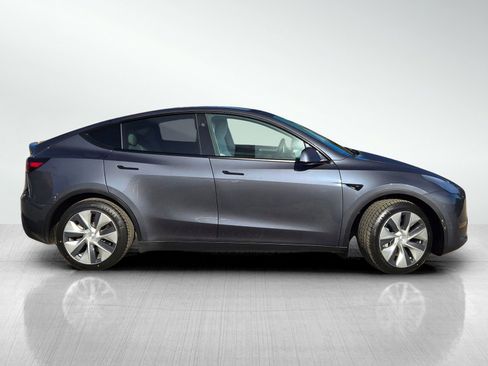 Used 2023 Tesla Model Y Long Range image 3