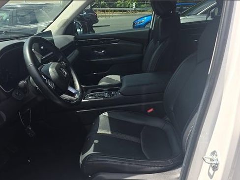Used 2025 Honda Pilot EX-L image 5