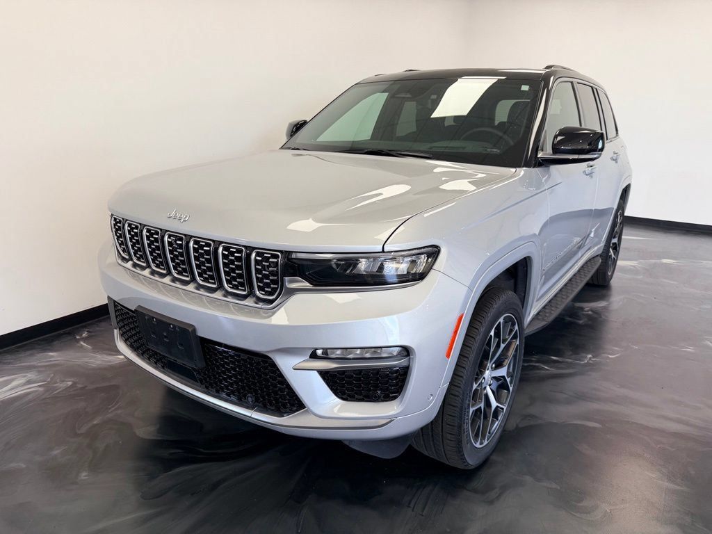 Used 2024 Jeep Grand Cherokee Summit AWD/4WD image 4